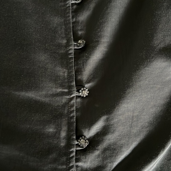 Steve Madden short sleeve gray blouse with decorative button up back. - Picture 7 of 7